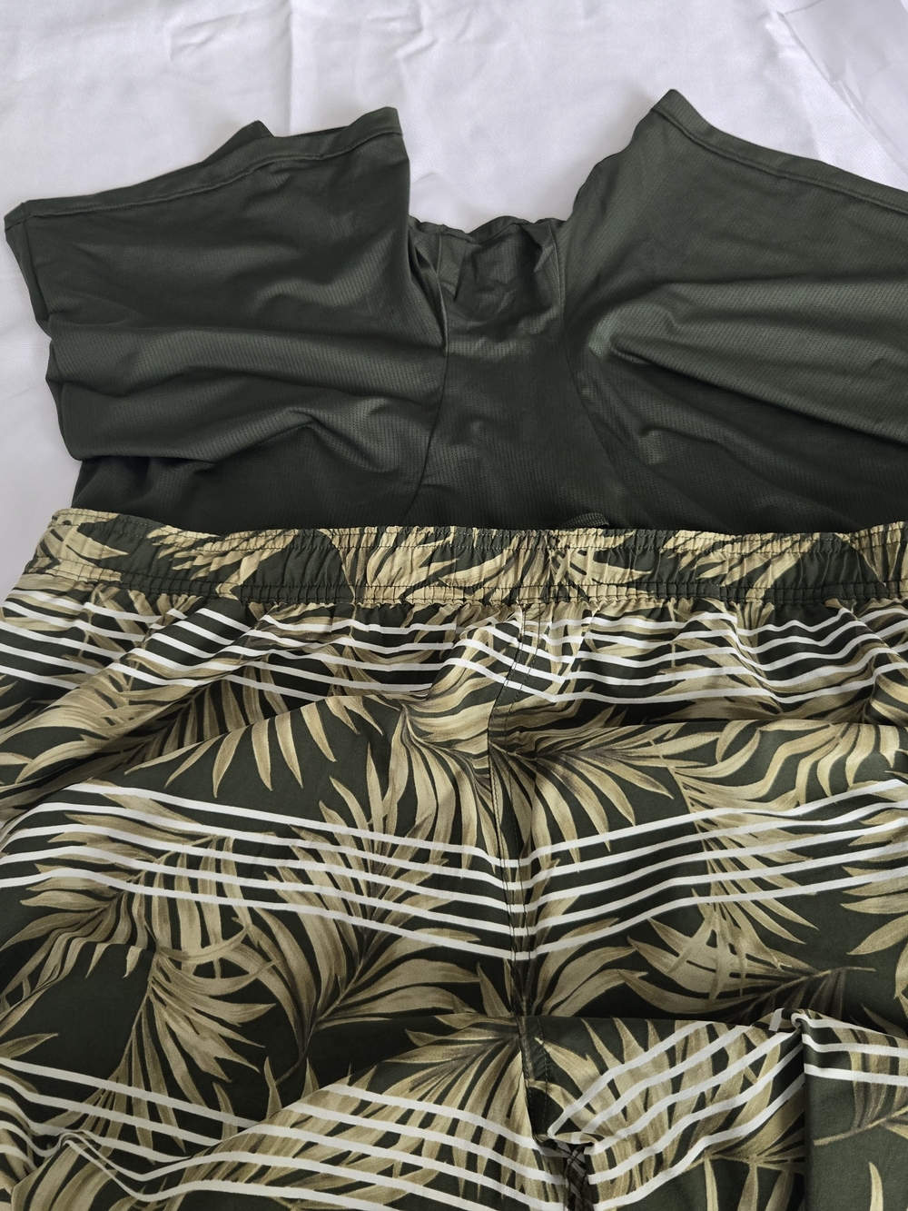 Kirkland Signature Signature Men's Olive Leaf Print Swim Shorts - XL- New 0034 - Picture 7 of 8